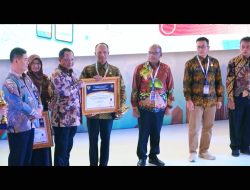 Dukcapil Mimika Prima Raih Penghargaan Aktifasi lKD Tertinggi Kabupaten di Wilayah Timur lndonesia