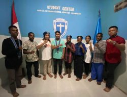 Albert Nawipa dan Welsemina Rumthe Nahkodai Komisariat Amamapare GMKI Cabang Timika