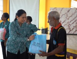 Peringati Hari Kesatuan Gerakan PKK dan Hari Kartini, PKK Kabupaten Mappi Gelar Bakti Sosial