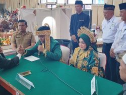 Dukcapil Mimika Gelar Nikah Massal, 100 Pasangan Dapat Hadiah Bulan Madu di Hotel