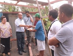 AIYE Serahkan Bantuan Bagi Guru Korban Kebakaran di Kelurahan Pasar Sentral