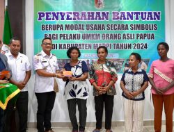 Pj. Bupati Mappi Serahkan Bantuan Stimulan UMKM Bagi 500 Penerima Manfaat Mama Papua