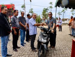 PJ. Bupati Mappi Serahkan Bantuan 30 Unit Kendaraan Roda Dua Kepada Tokoh Agama dan Tokoh Masyarakat