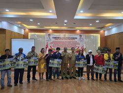 Kesbangpol Serahkan Bantuan Dana Hibah Senilai Rp1,9 Miliar ke 9 Partai Politik