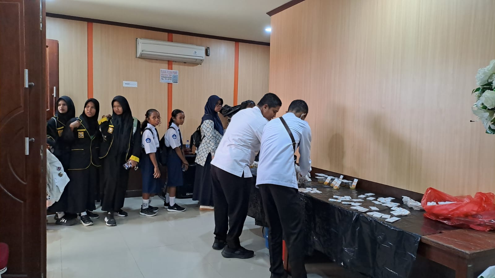 Hasil Tes Urine Ratusan Pelajar Negatif, Kepala BNNK Mimika Imbau Disdik dan Sekolah Pro Aktif Cegah Narkoba 2 IMG 20251217 WA0005